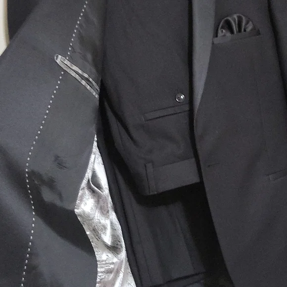 Full suits - Picture 2 of 3